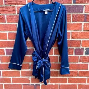 Victora's Secret Womens blue belted short satin robe size small